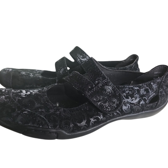 Ros Hommerson Black Velvet Flats with Floral Texture - Picture 2 of 6